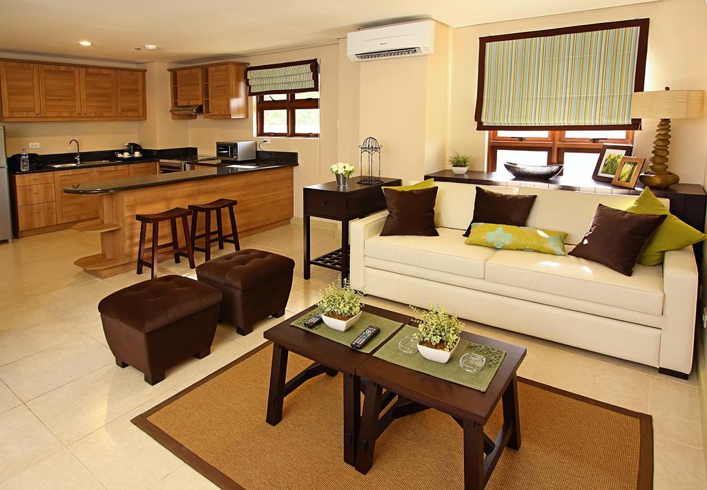 Crosswinds Resort Suites Tagaytay City Esterno foto
