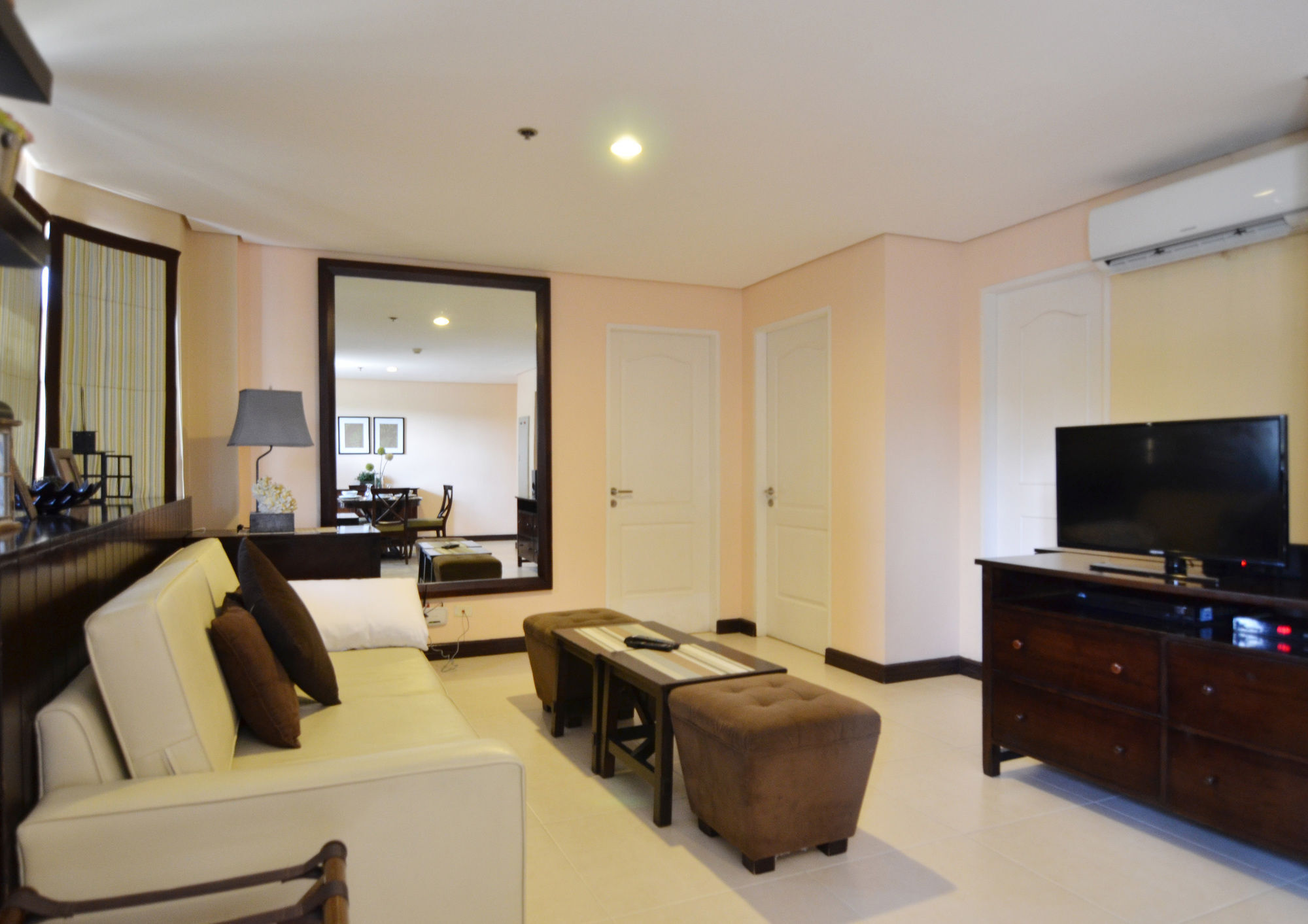 Crosswinds Resort Suites Tagaytay City Esterno foto